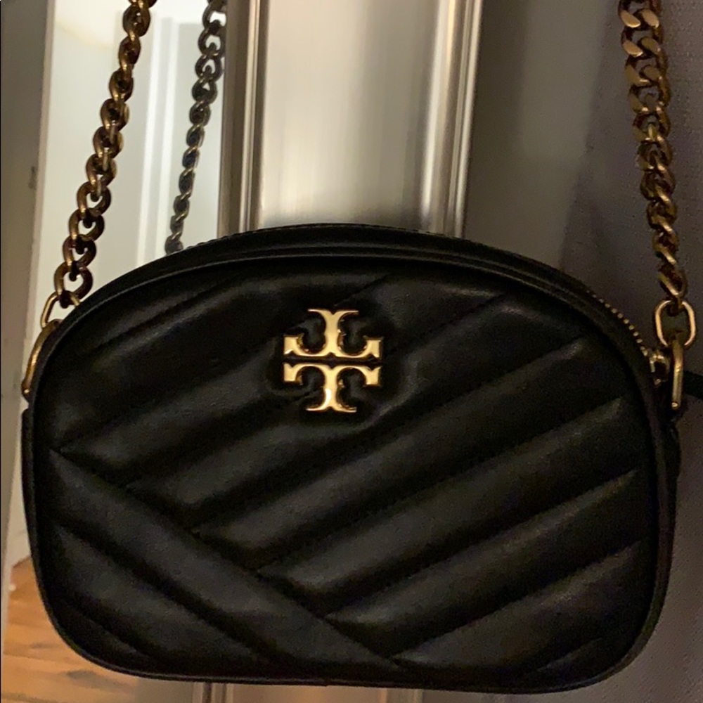 ❌ SOLD ❌Tory Burch Kira chevron leather camera bag